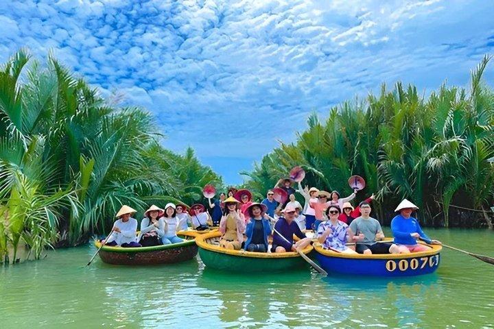 Explore Da Nang com 4WD Multi Day Tours