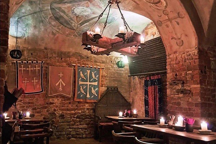Medieval Experience: Guided Sightseeing and Food Tasting
