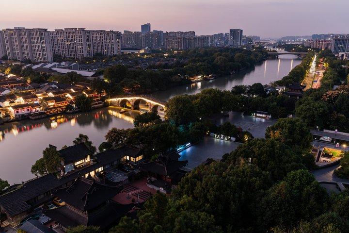Small-Group Grand Canal Hangzhou Tour: Imperiets arterie