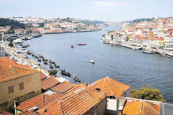 Transfert privé entre Lisbonne et Porto ou Lisbonne et Algarve