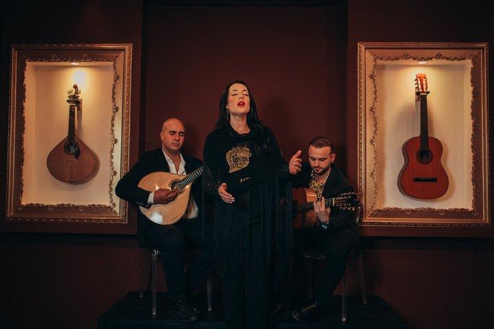 Downtown Lisbon Fado Show mit Wein