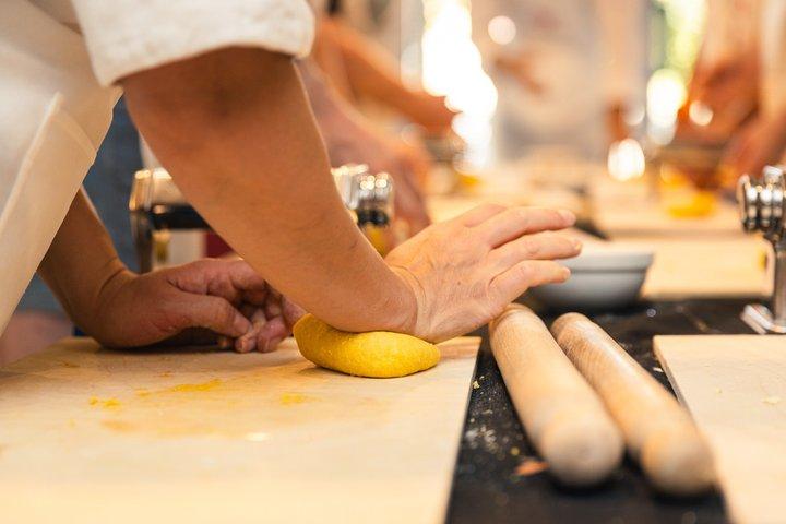 ローマのパスタ、ラヴィオリ＆ティラミスマスタークラスとワイン無制限