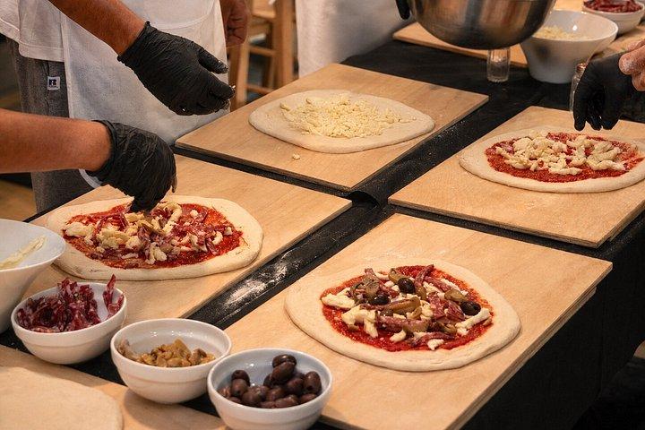Rome: Small Group Neapolitan Pizza Class with Spritz