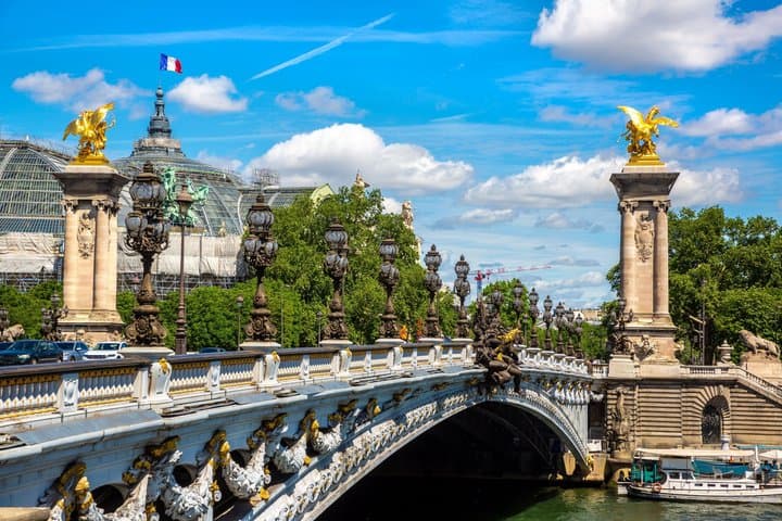 Evening Seine River Cruise with Musical Ambiance