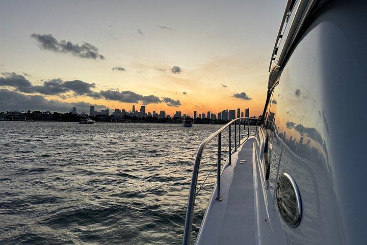 Barca Privata a Miami da 52 piedi | Sandbar, Delfini e Biscayne Bay!