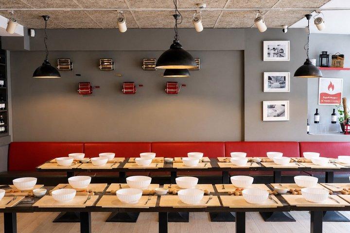 Roma Clase de Pasta para Grupos Pequeños con Vino y Chef Italiano