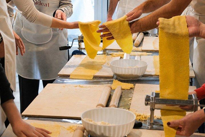 ローマ体験パスタ＆ティラミスクラスバチカン近郊、ワイン飲み放題