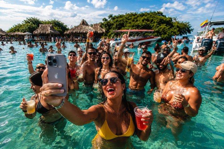 Croisière festive urbaine de Carthagène à Cholón : 5 arrêts avec déjeuner et boissons