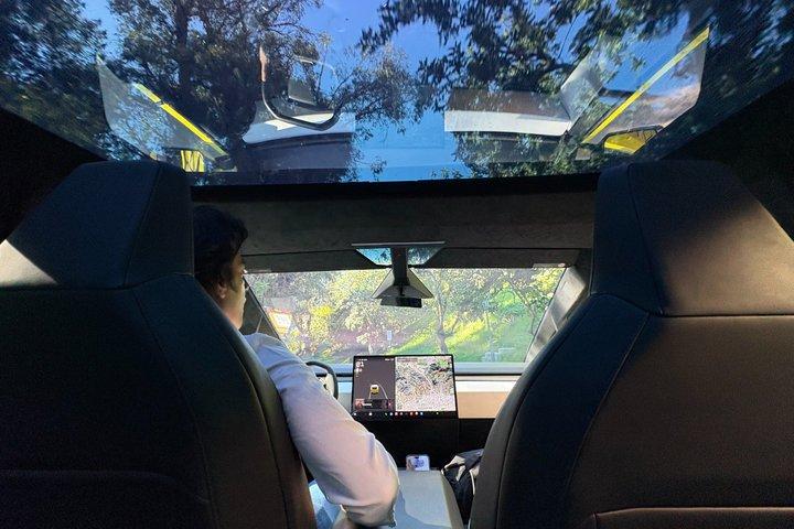 30 - ミニッツ・ドライビング・ツアー：Cybertruckでロサンゼルスを探索