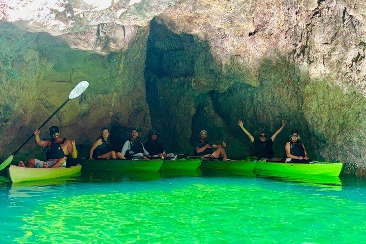Tour in kayak di un'intera giornata, 3 grotte, spiaggia nascosta, fauna selvatica