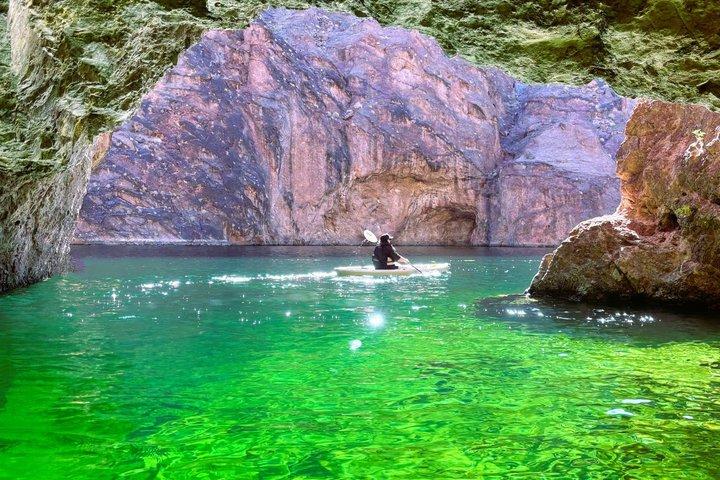 Excursion d'une journée en kayak dans la grotte d'émeraude, 3 grottes, plage cachée, faune