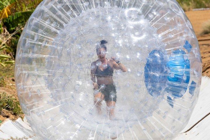 Avventura combinata Aquaball e Zipline a Maui