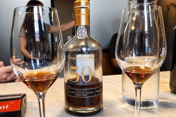 ポルト：ワイン6種類の試飲とチーズ盛り合わせ付きウォーキングツアー