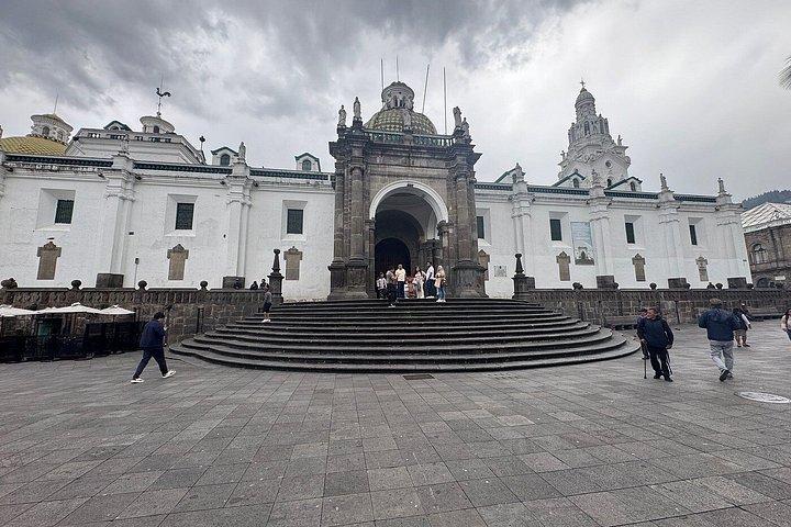 Quito Old Town tip based walking tour small groups Cacao Taste