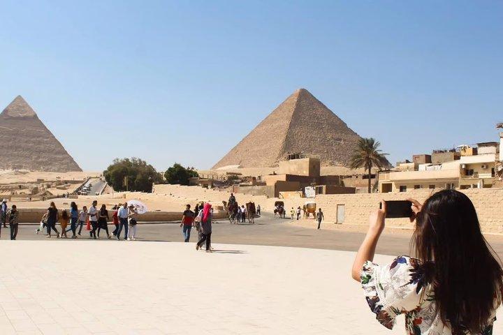 Hurghada til Kairo Small Group Day Trip: Pyramider, Lunch & GEM