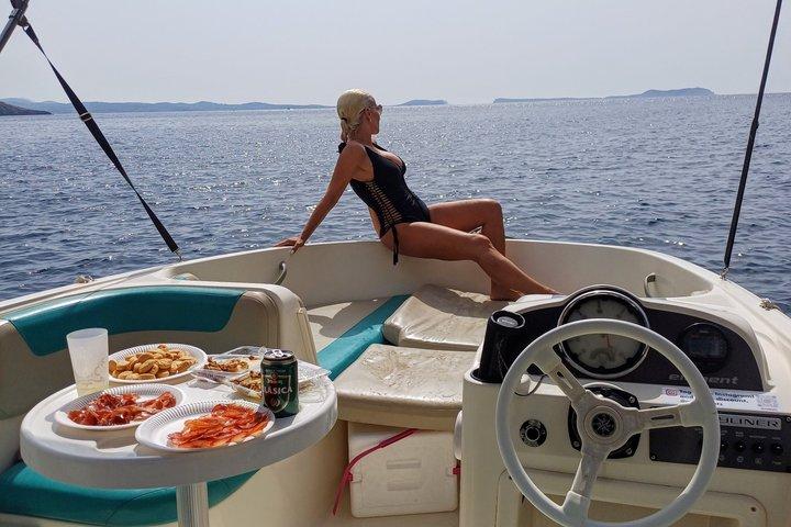 Excursion en bateau privé : Cala Bassa, Comte et criques cachées