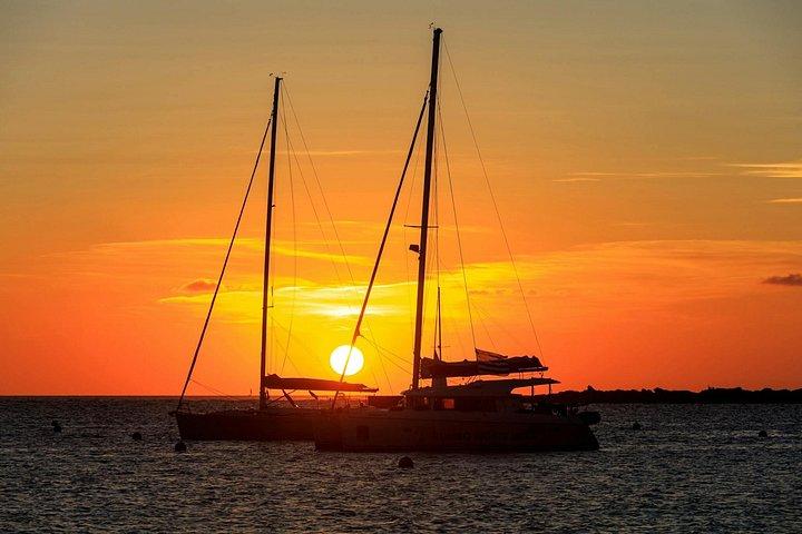 Endast vuxna Korfu Sunset Katamaran kryssning upplevelse