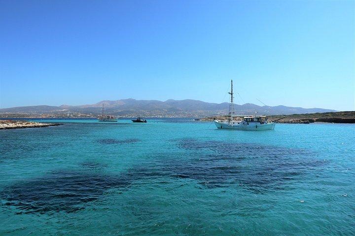 Antiparos & Despotiko: 泳いで、探検して、パロスのランチを味わう