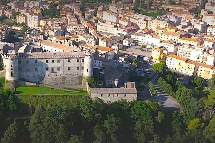 ローマ発：古代ブラッチャーノ・オルシーニ城の見学と昼食