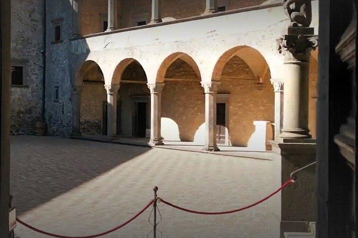ローマ発：古代ブラッチャーノ・オルシーニ城の見学と昼食