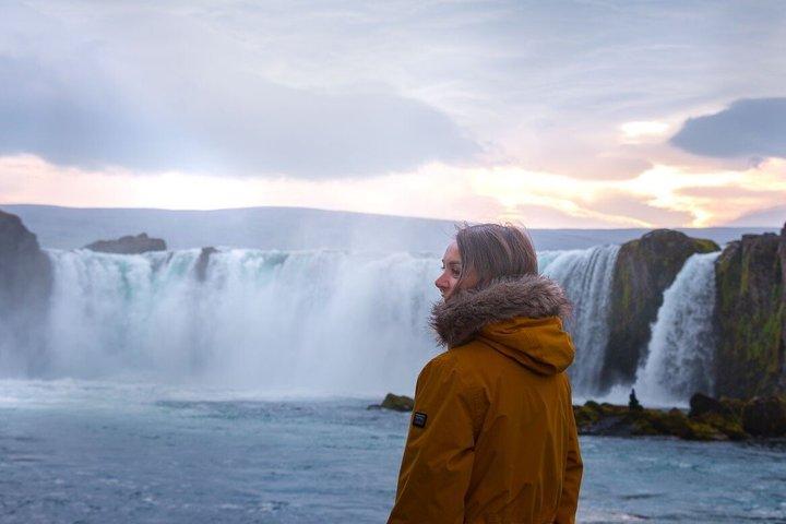 Waldlagune & Goðafoss Wasserfall Kleingruppentour ab Akureyri