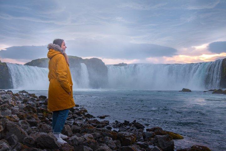 Waldlagune & Goðafoss Wasserfall Kleingruppentour ab Akureyri