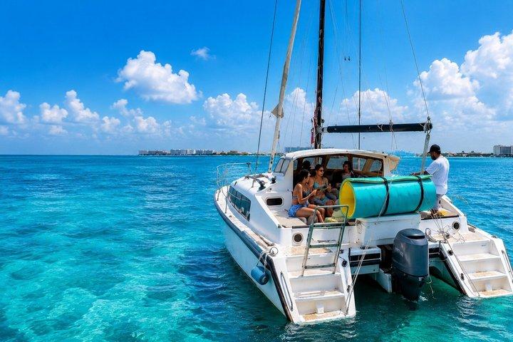 Catamarán privado Cancun Bay 4hr Barra libre y snorkel