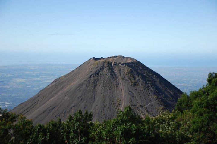 サンタアナ火山とコアテペケ湖