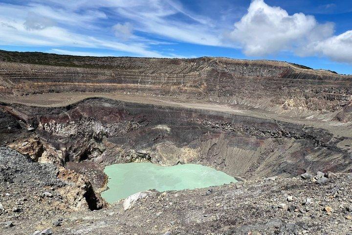 サンタアナ火山とコアテペケ湖
