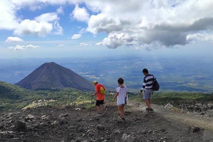 サンタアナ火山とコアテペケ湖