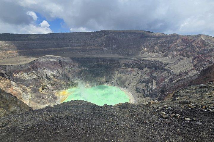 サンタアナ火山とコアテペケ湖