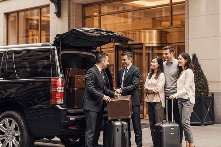 NYCラグジュアリー空港出発送迎（リモ、SUV、セダン、バン）