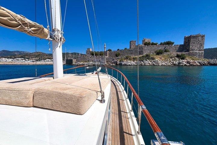 Excursion en bateau privé à Bodrum – 6 heures avec pause déjeuner et baignade