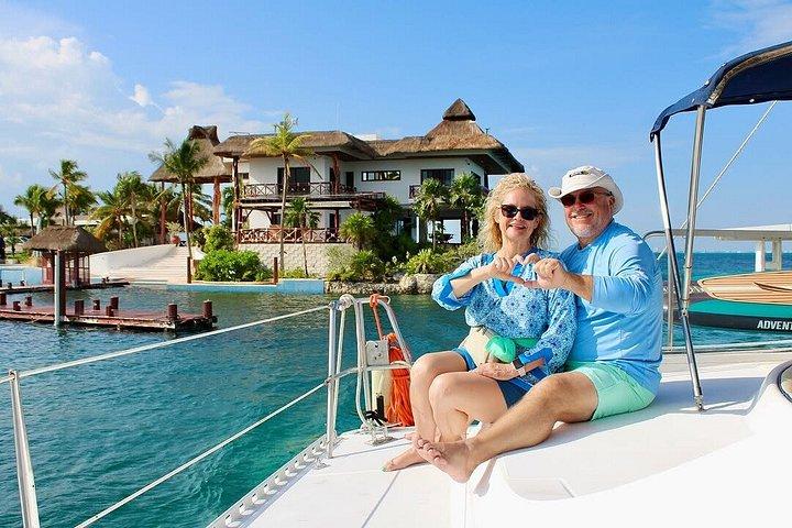 Isla Mujeres Katamaranfahrt mit Schnorcheln, Open Bar & Buffet