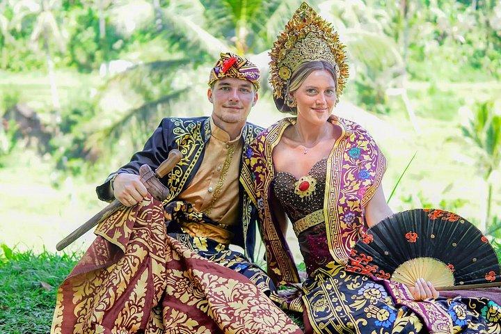 Esperienza fotografica tradizionale di matrimonio balinese a Ubud
