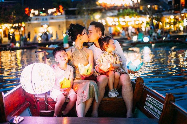 地元の写真家とホイアン家族の写真撮影