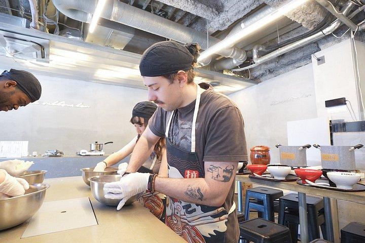 東京：渋谷ラーメン料理教室：豚骨、醤油、味噌作り