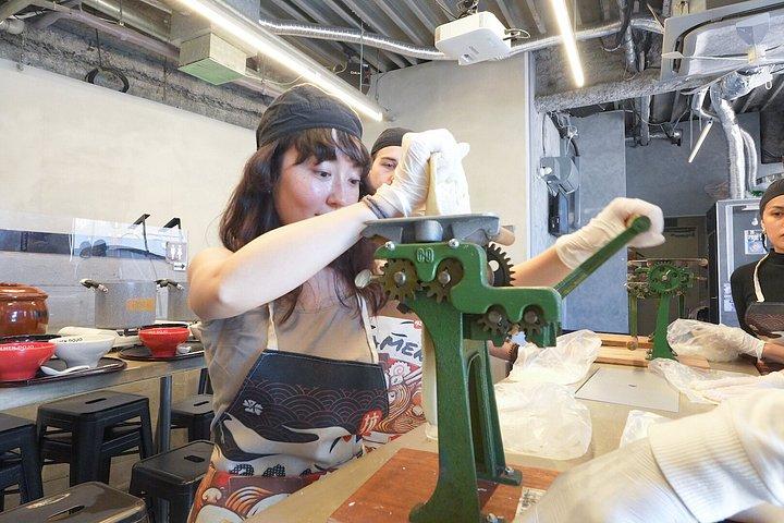 東京：渋谷ラーメン料理教室：豚骨、醤油、味噌作り