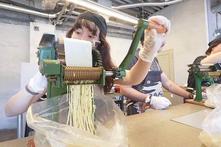 東京：渋谷ラーメン料理教室：豚骨、醤油、味噌作り