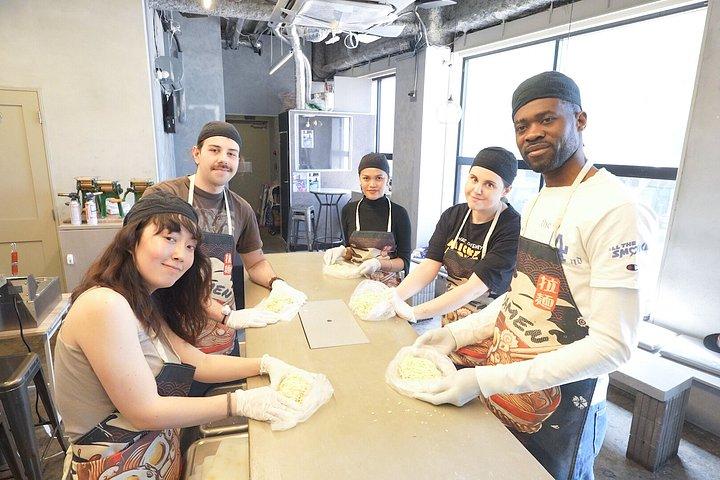 東京：渋谷ラーメン料理教室：豚骨、醤油、味噌作り