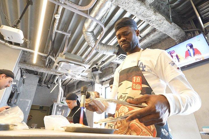 東京：渋谷ラーメン料理教室：豚骨、醤油、味噌作り