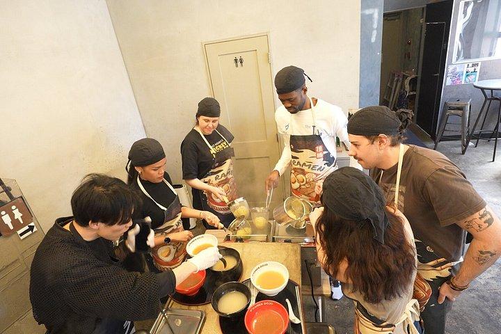 東京：渋谷ラーメン料理教室：豚骨、醤油、味噌作り