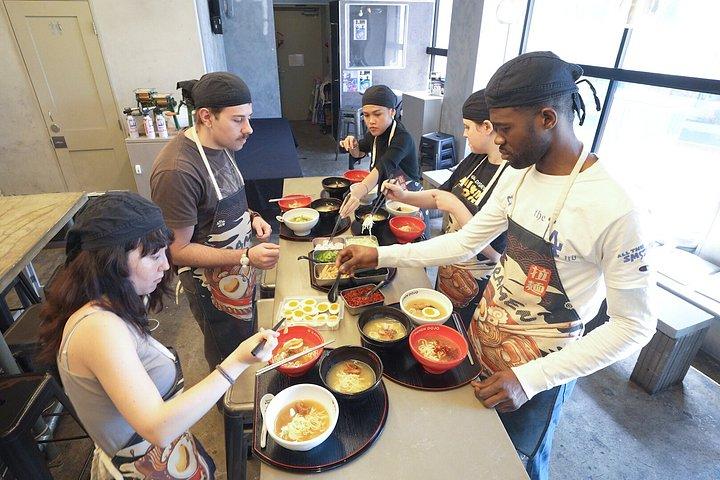 東京：渋谷ラーメン料理教室：豚骨、醤油、味噌作り