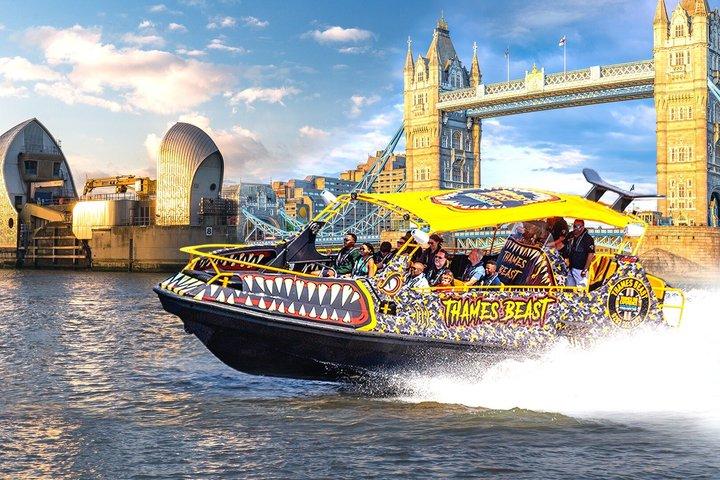 Schnellboot „THAMES BEAST“ vom Tower Millennium Pier – 40 Minuten