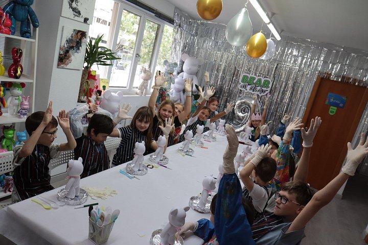 Fluid Art Workshop – Create Your Own Art Alicante Bear Art Studio