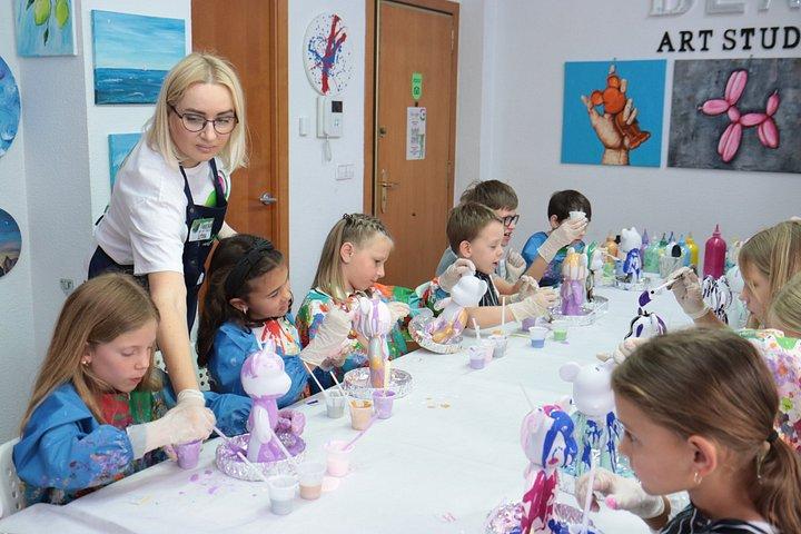 Fluid Art Workshop – Create Your Own Art Alicante Bear Art Studio