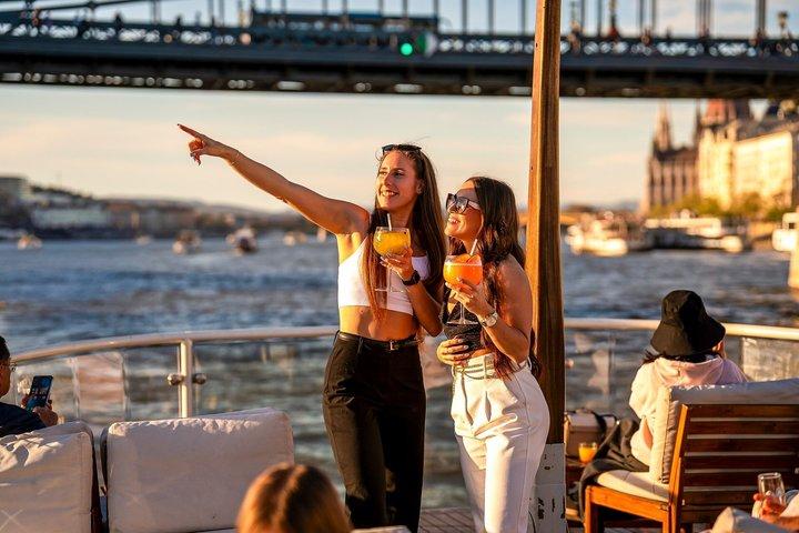 Cruzeiro do Rio Budapeste com 1 gratuito Tokaj Frizzante e Guia Áudio