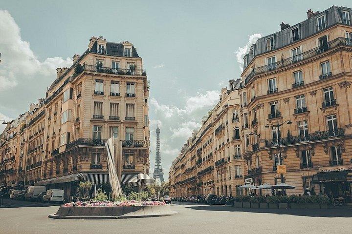 Paris Highlights — Private City Tour by van & Optional Champagne