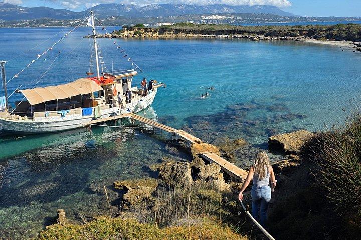 「夢のようなクルーズ」伝統的なギリシャのボートでアルゴストリ港からデイリー クルーズ