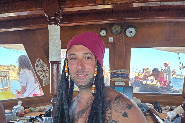 「夢のようなクルーズ」伝統的なギリシャのボートでアルゴストリ港からデイリー クルーズ